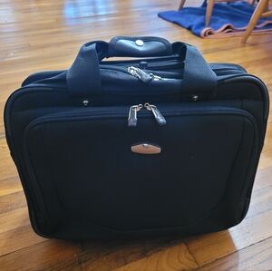 Ricardo Beverly Hills Wheeled Rolling Carry On Bag.